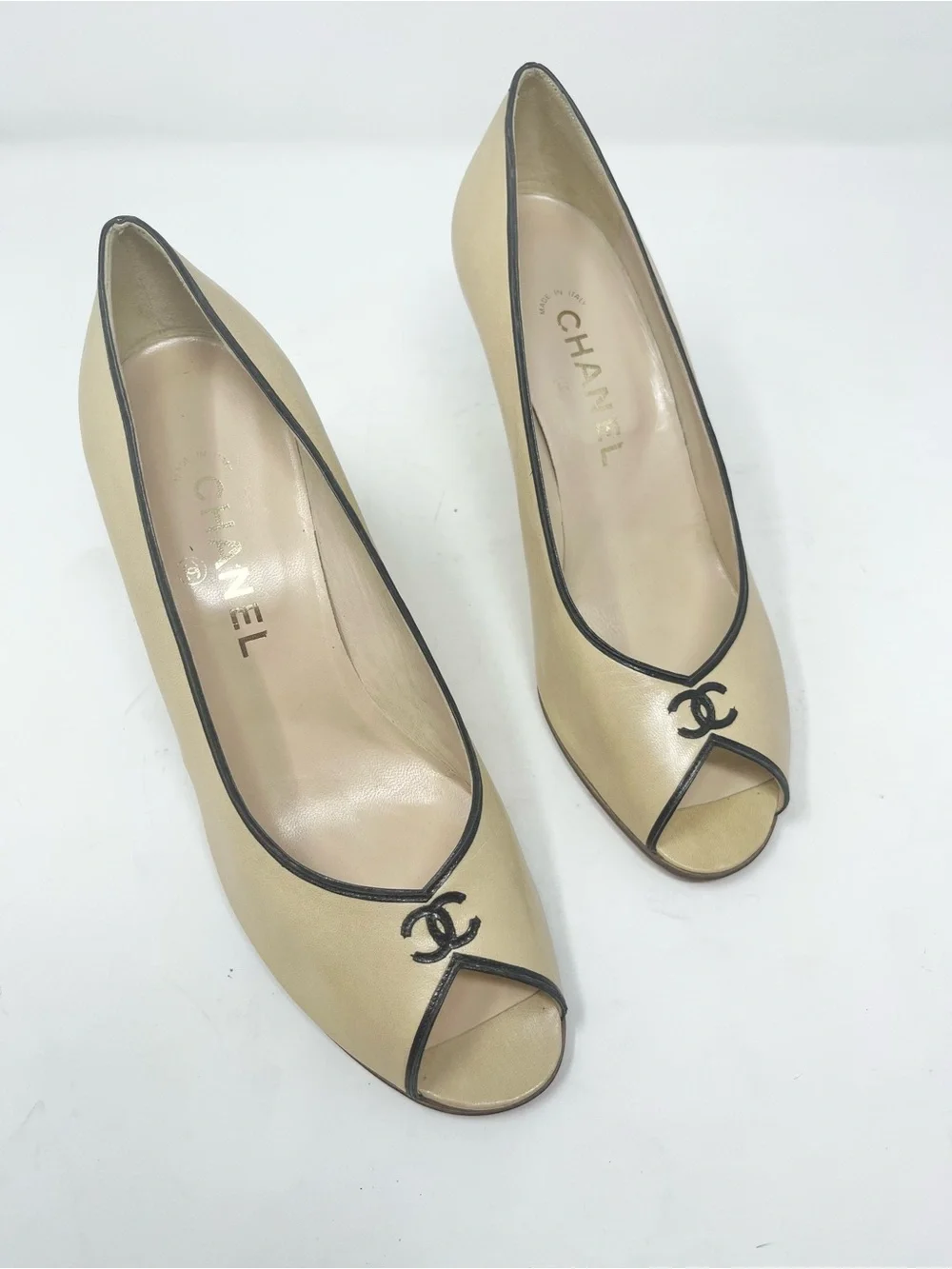 CHANEL Vintage 2000s Two Tone CC Peep Toe Heel Contrast Piping and logo size 8